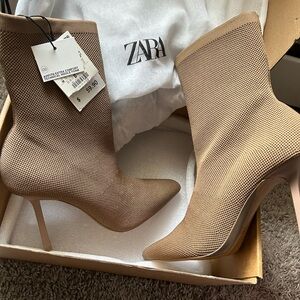 Boots, perfect for fall. Never worn, size 7.5